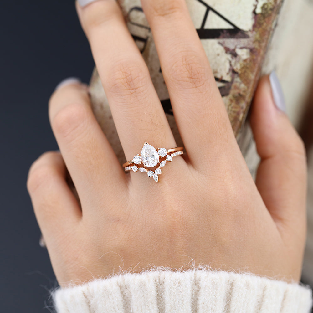 1.0 CT Pear Moissanite Three Stones Bridal Ring Set - farrellouise