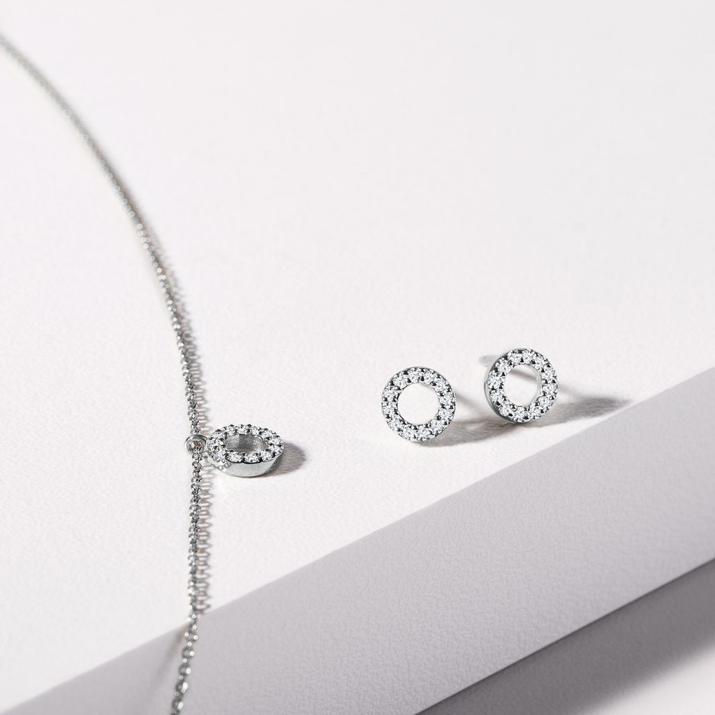 0.10 TCW Round Moissanite Diamond Circle Pendent Necklace - farrellouise
