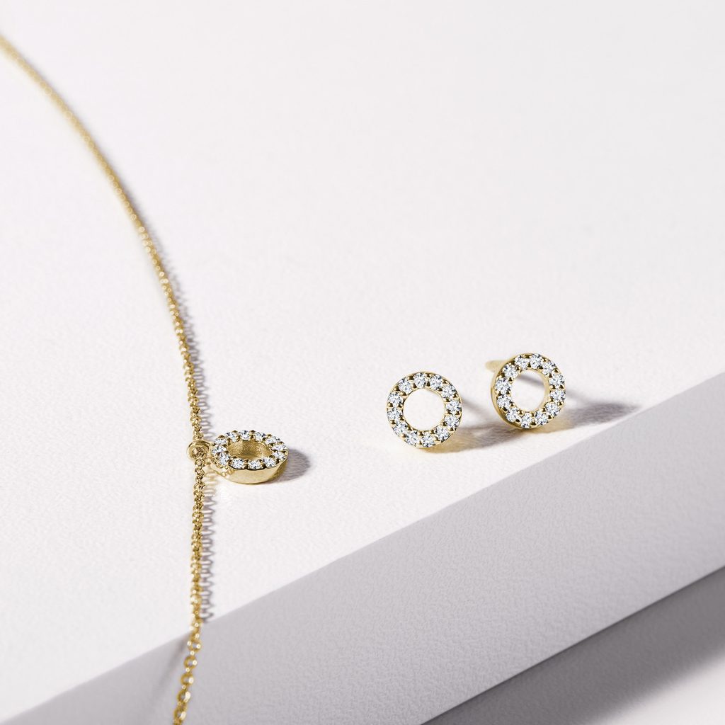 0.10 TCW Round Moissanite Diamond Circle Pendent Necklace - farrellouise