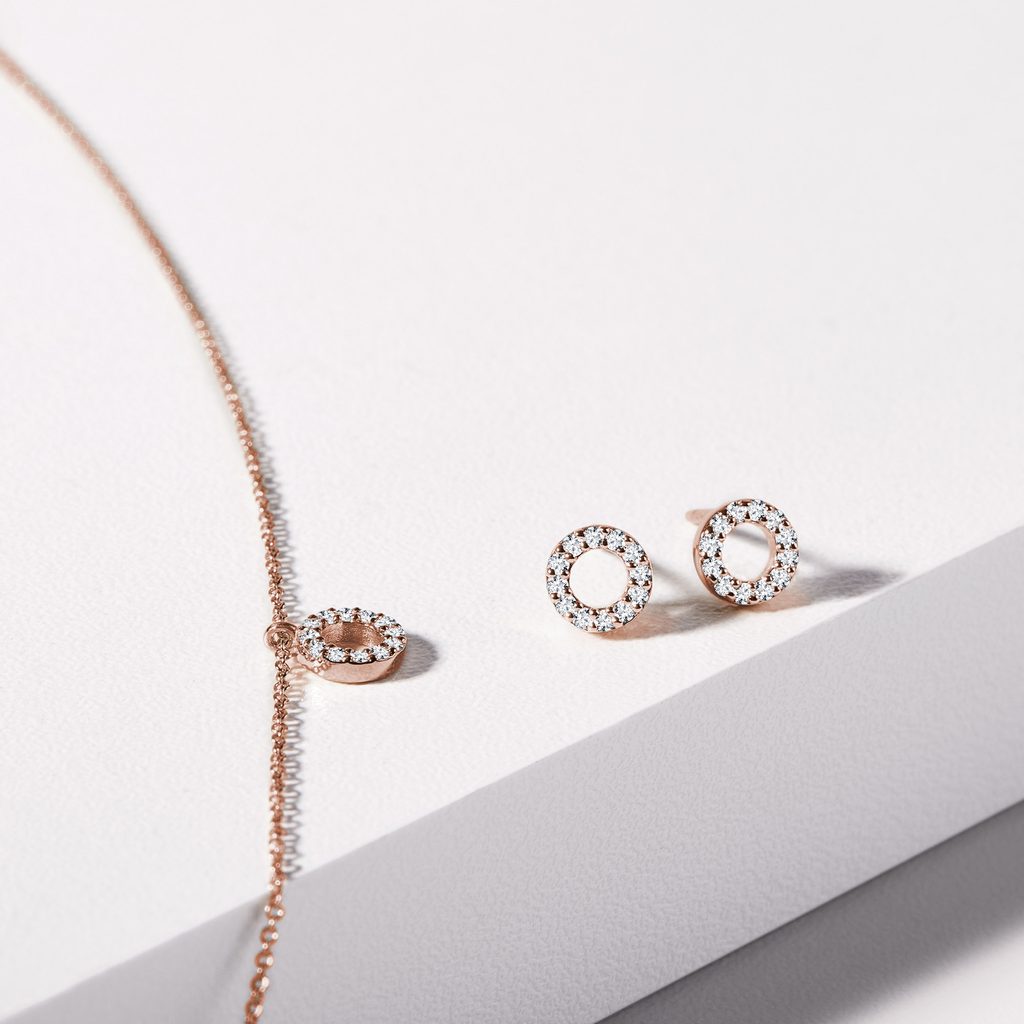 0.10 TCW Round Moissanite Diamond Circle Pendent Necklace - farrellouise