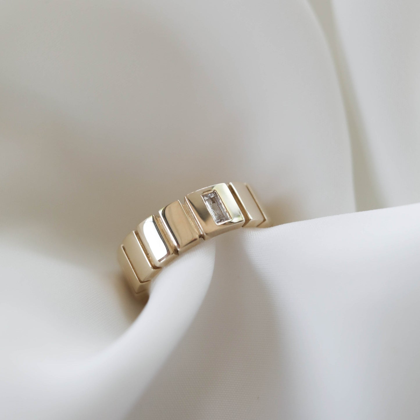 Polished Finish Stone Setting Men's Classic Wedding Band - farrellouise