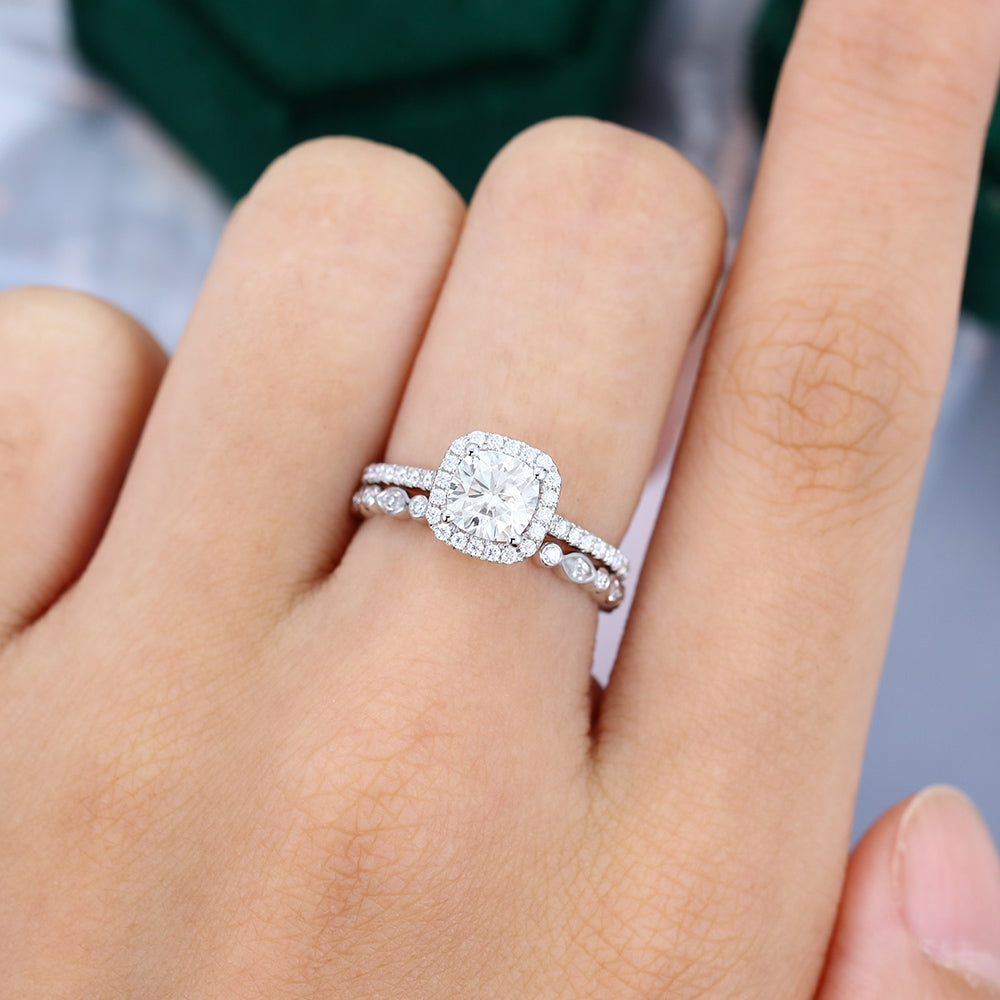 0.96 CT Cushion Moissanite Halo Bridal Ring Set - farrellouise