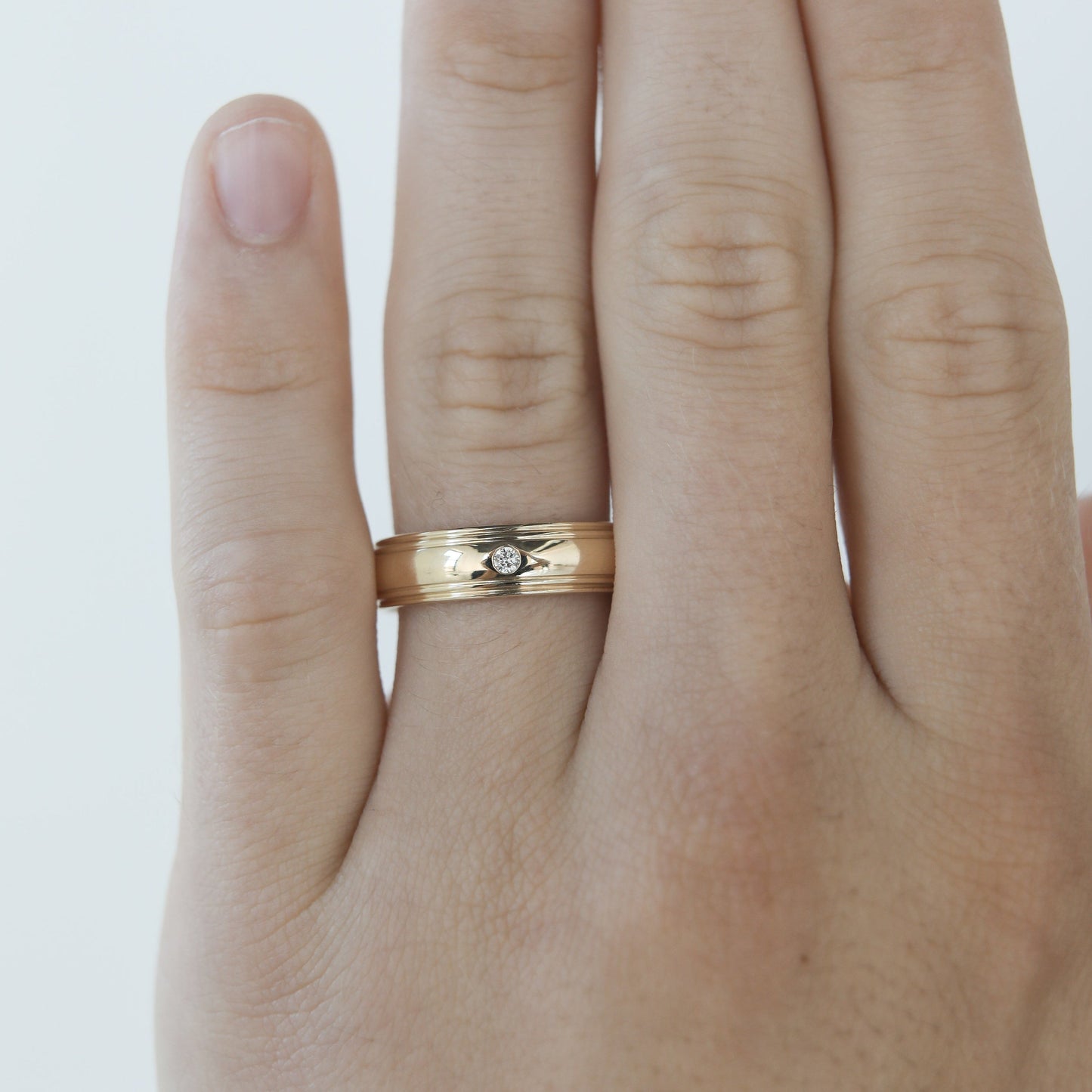Classic Single Stone Polished Finish Men's Wedding Band - farrellouise