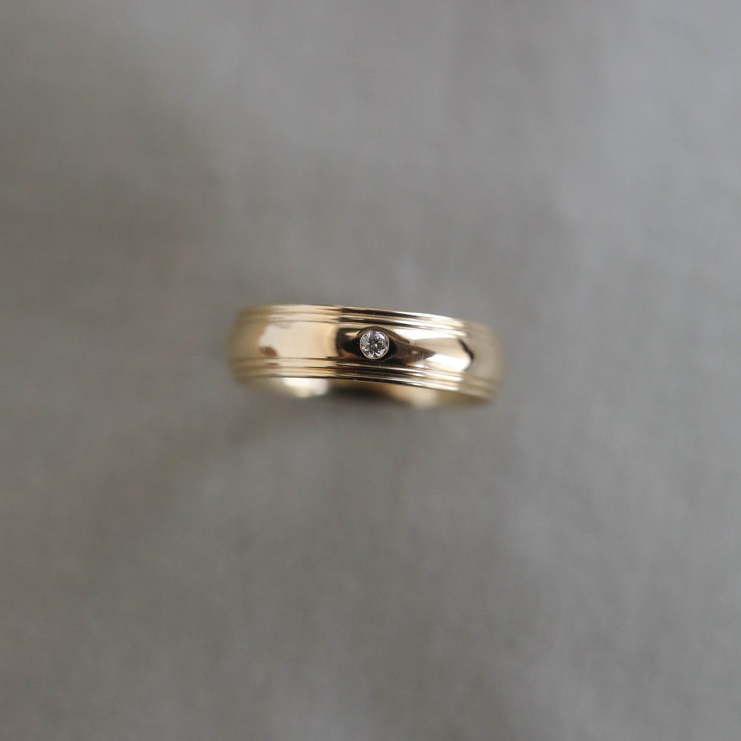 Classic Single Stone Polished Finish Men's Wedding Band - farrellouise