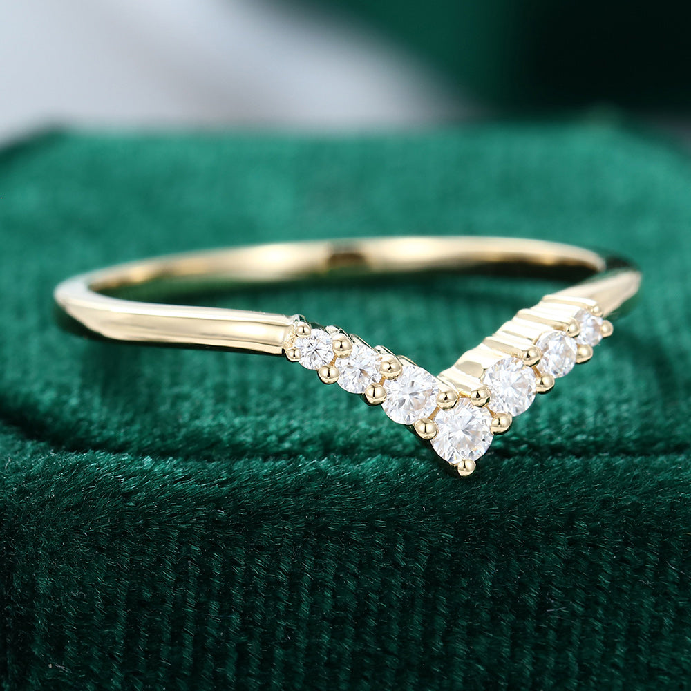 0.20 Round Moissanite Curved Wedding Band - farrellouise