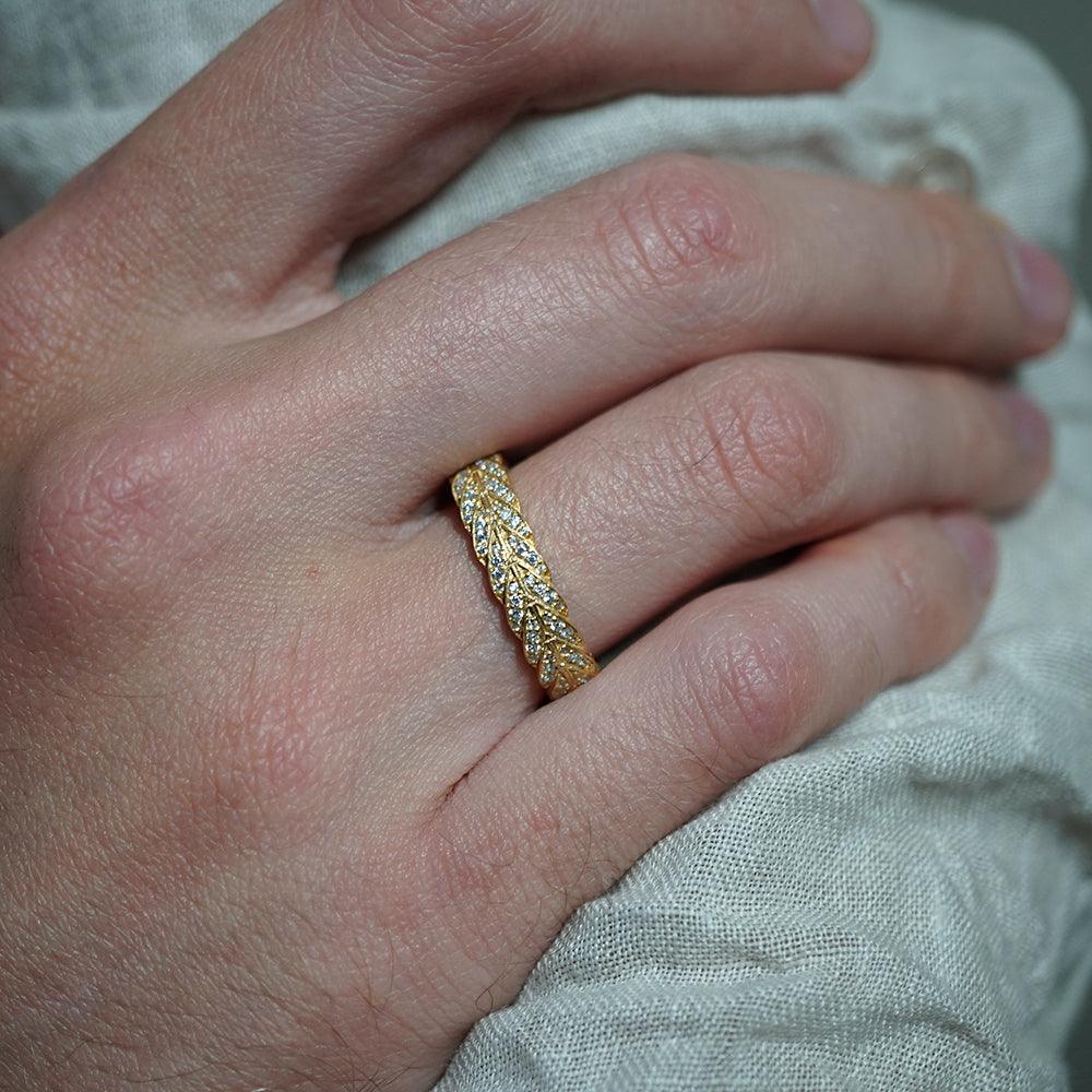 Round Stones Feather Style Men's Wedding Band - farrellouise