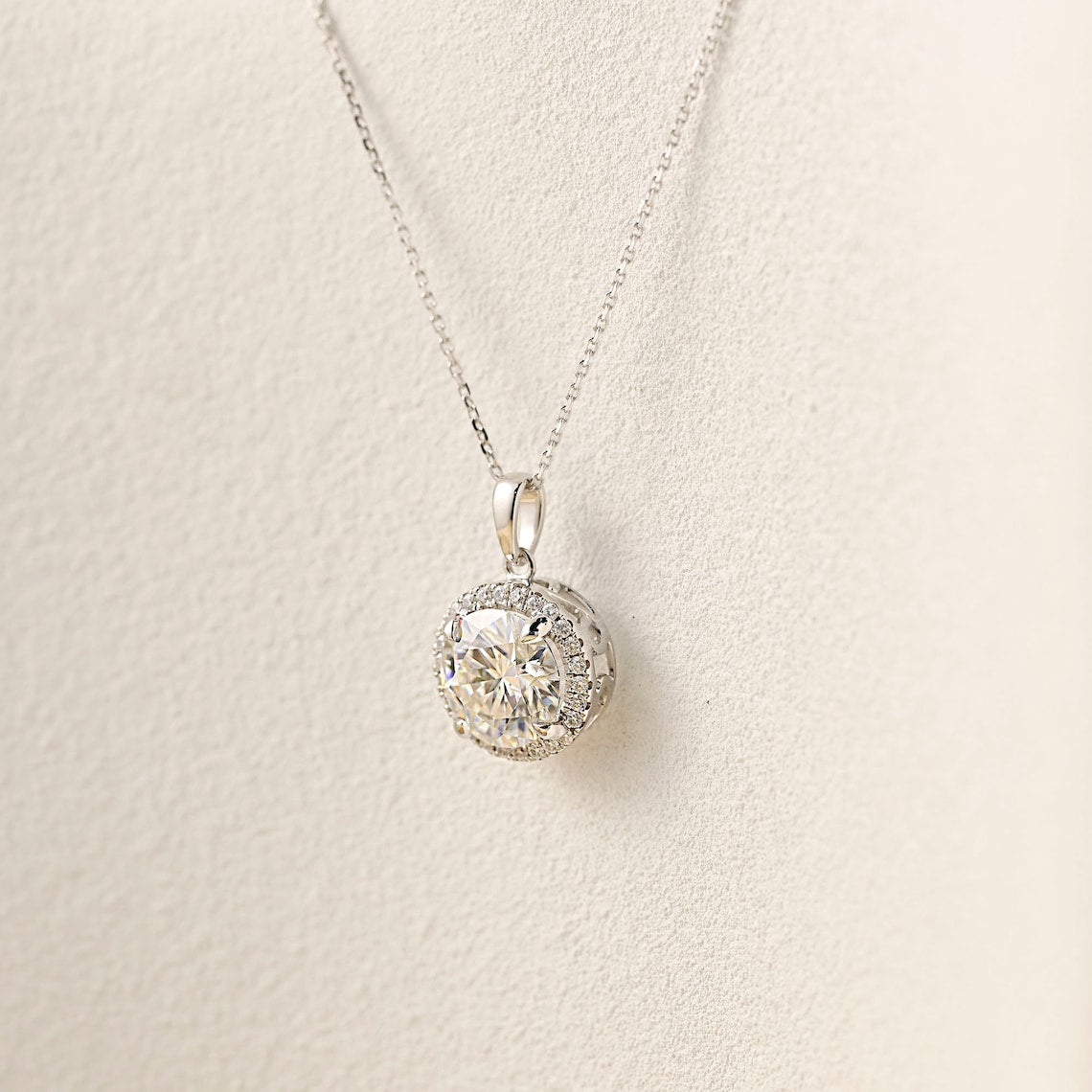 0.50 CT Round Moissanite Diamond Halo Necklace - farrellouise