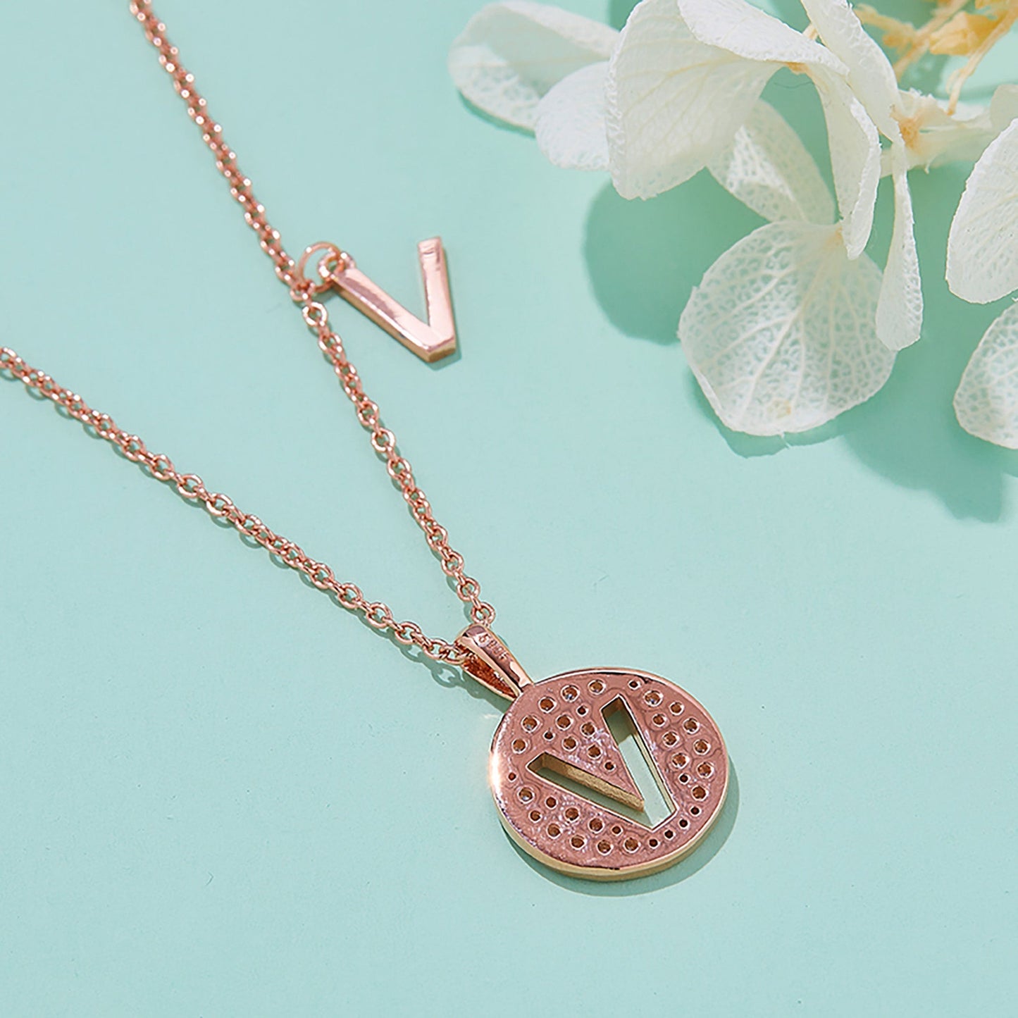 Customized "V" Letter Moissanite Diamond Necklace - farrellouise
