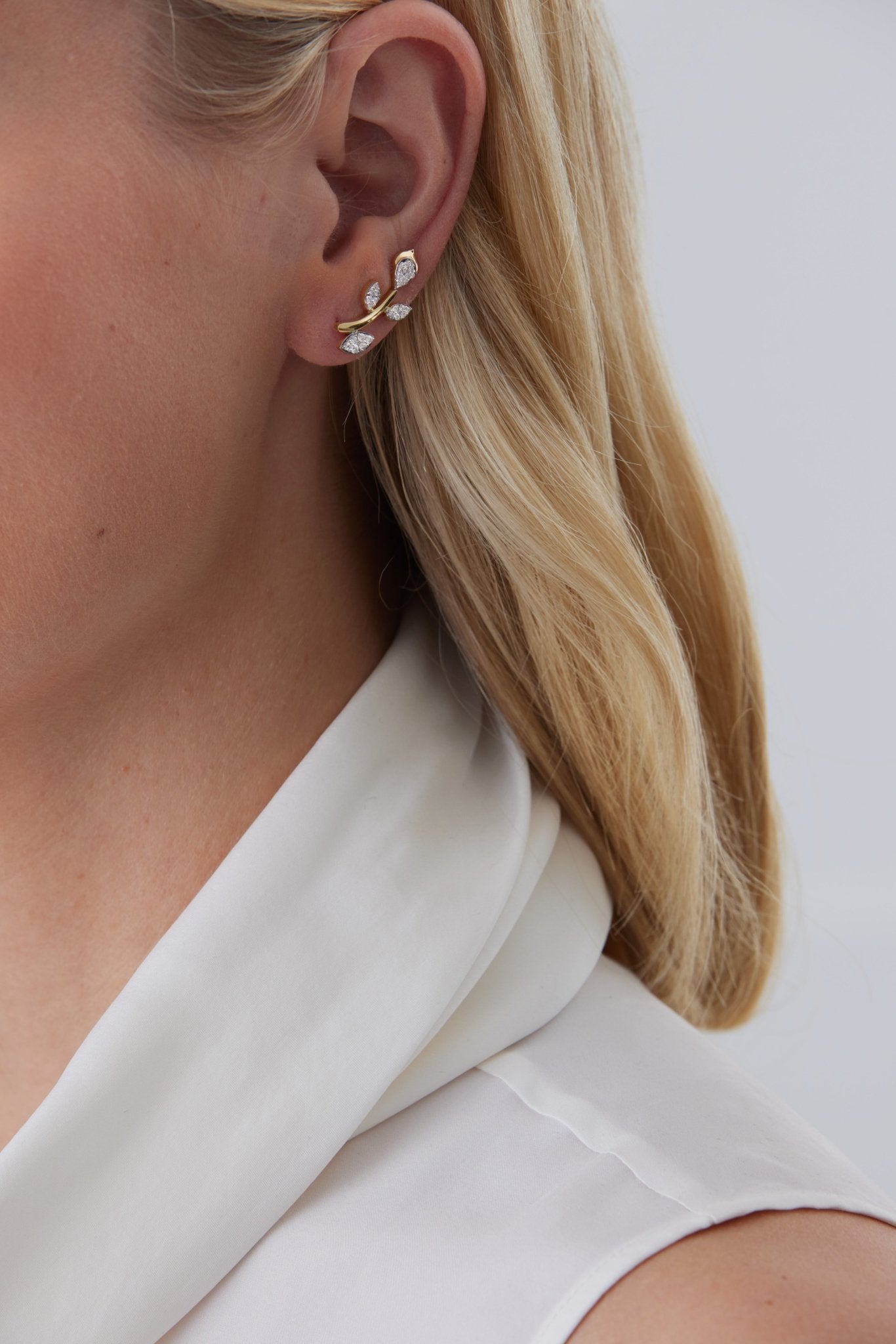 0.22 TCW Round Moissanite Diamond Ear Crawler Earrings - farrellouise