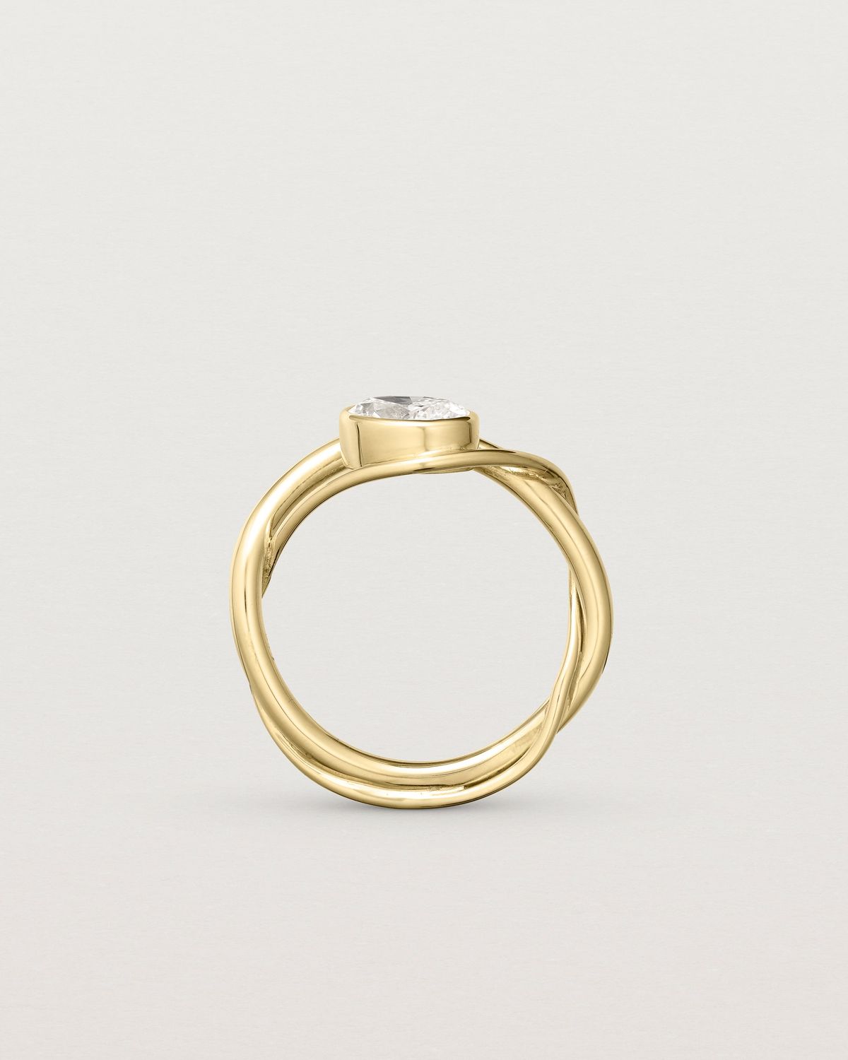 octavia_oval_cut_lab_diamond_solitaire_ring_with_fluid_band_5