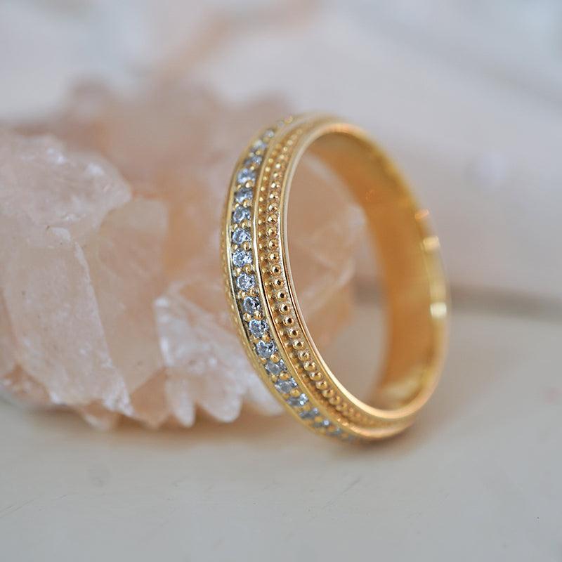 Round Stones Milgrain Men's Wedding Band - farrellouise