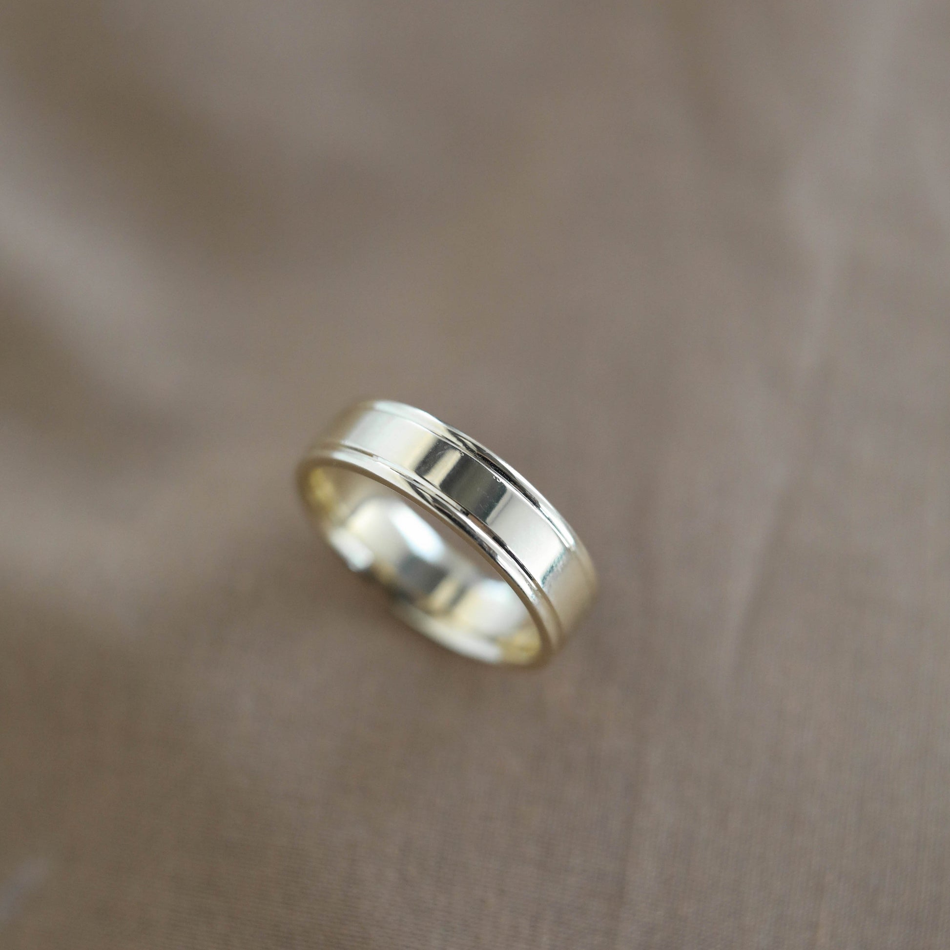 High-Polish Finish Regular Yellow Gold Men's Band - farrellouise