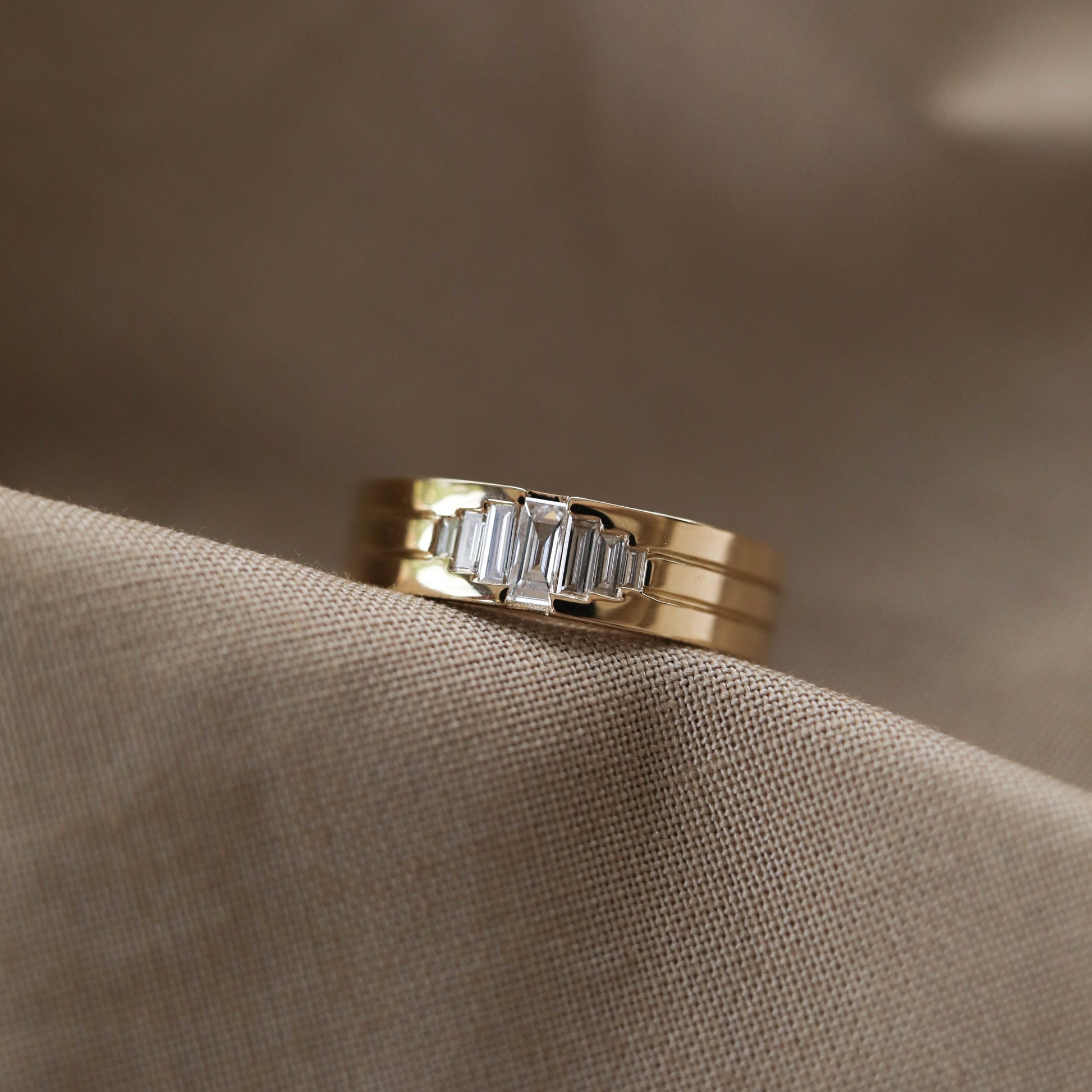 Stone Setting Classic High-Polish Finish Men's Band - farrellouise