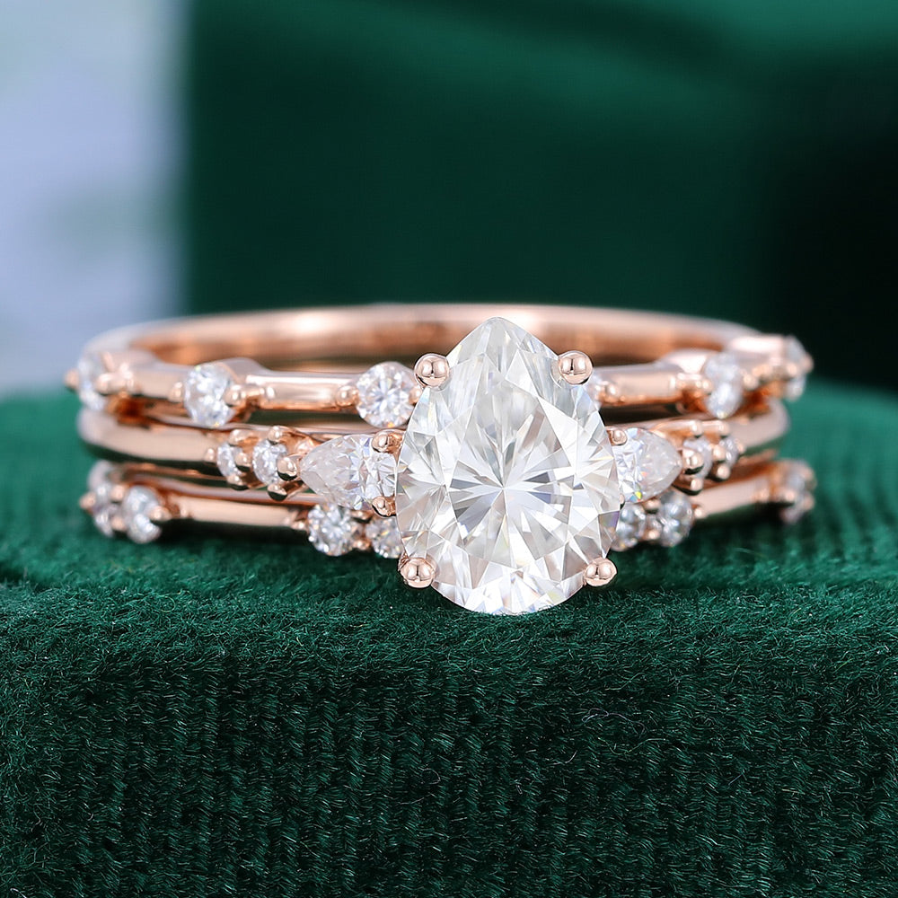 1.0 CT Pear Moissanite Three Stone Bridal Ring Set - farrellouise