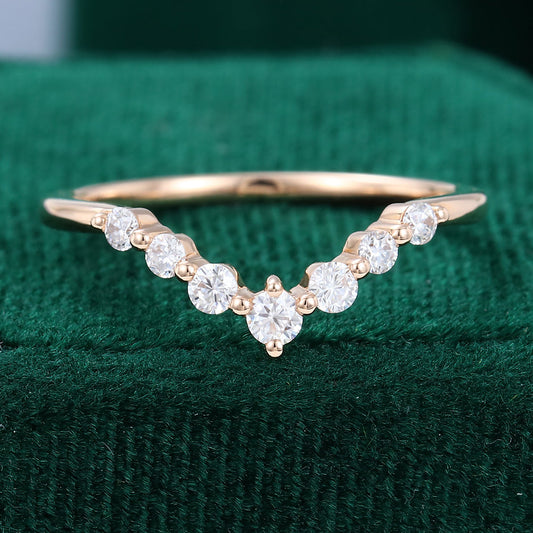 0.25 CT Round Moissanite Curved Wedding Band - farrellouise