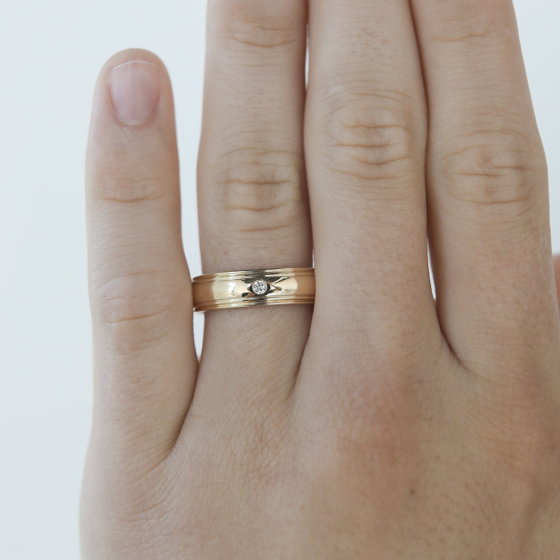 Classic Single Stone Polished Finish Men's Wedding Band - farrellouise