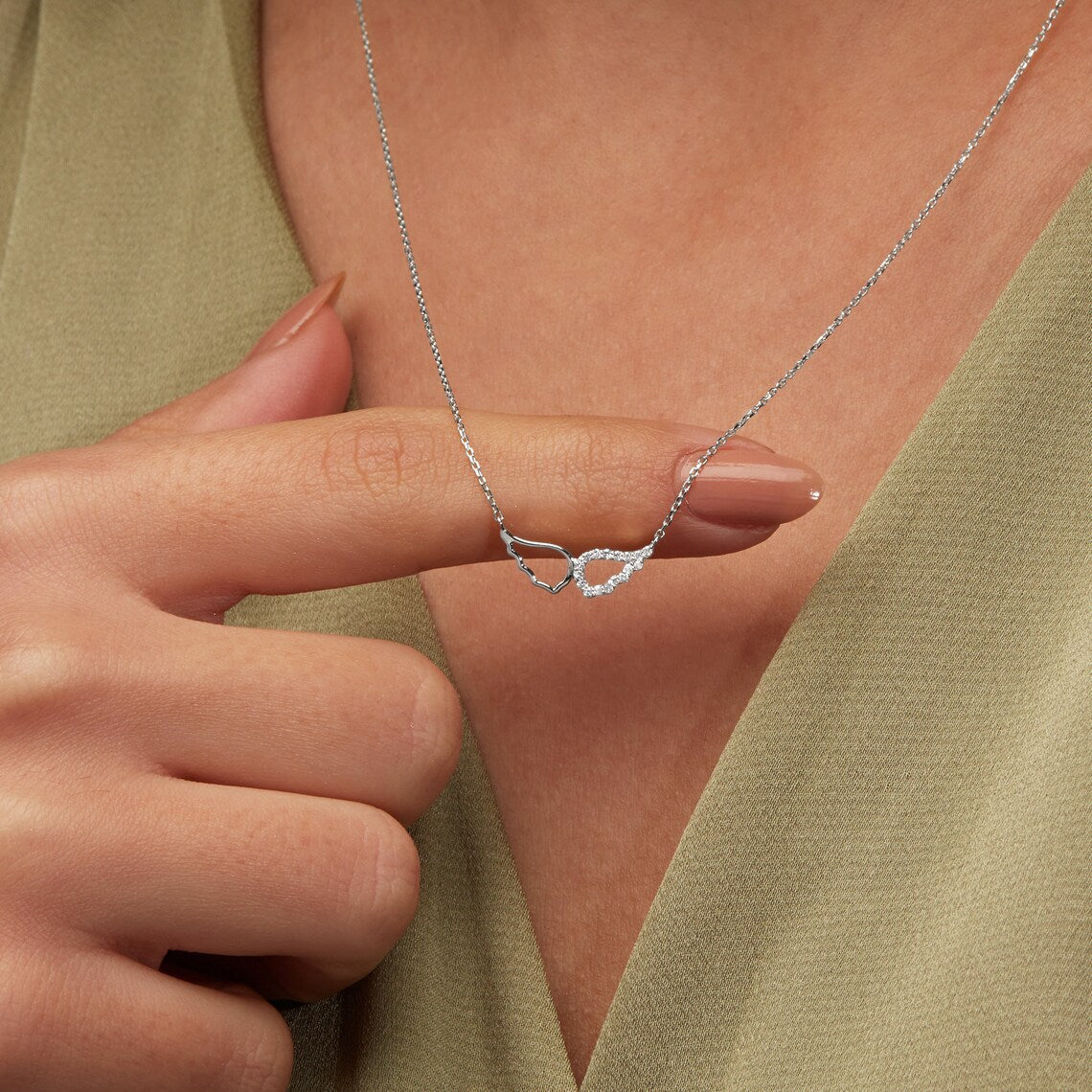 0.10 TCW Round Moissanite Diamond Wing Pendent Necklace - farrellouise