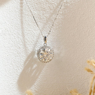 0.50 CT Round Moissanite Diamond Halo Necklace - farrellouise