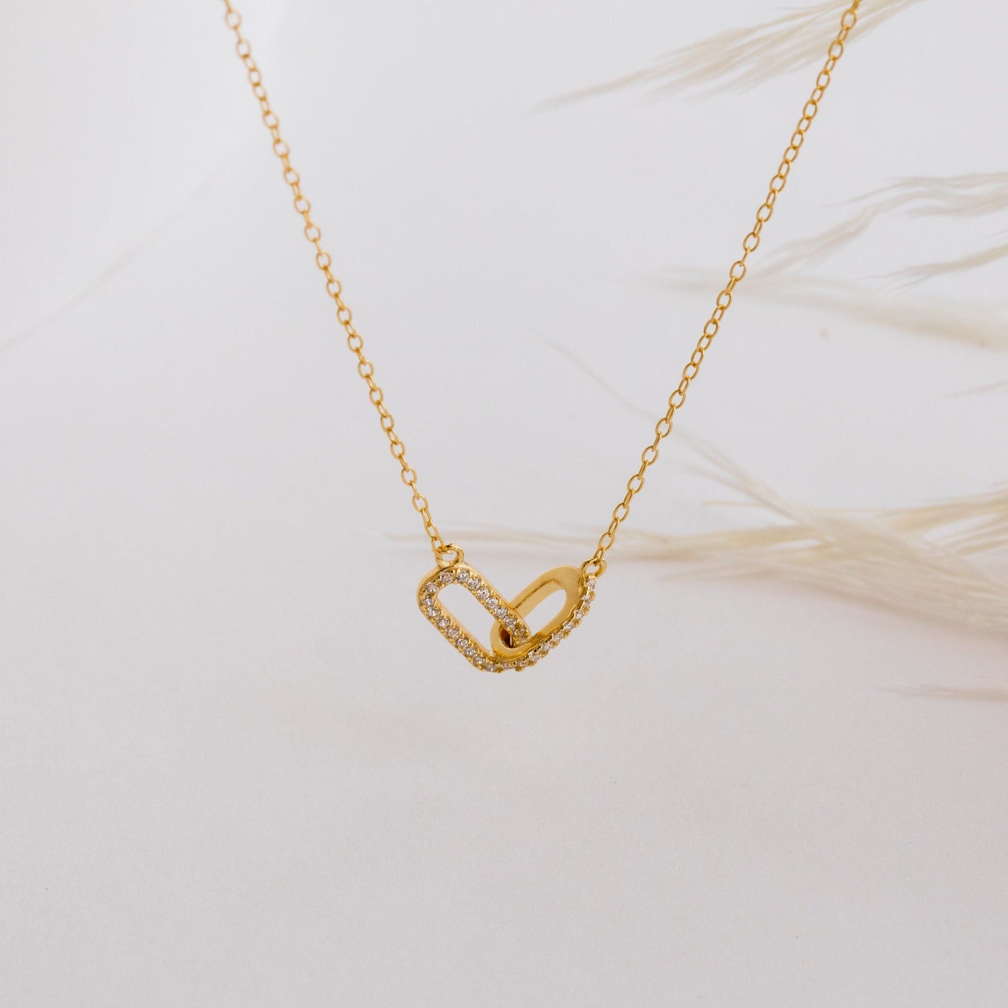 0.20 TCW Round Moissanite Linked Pendant Necklace - farrellouise