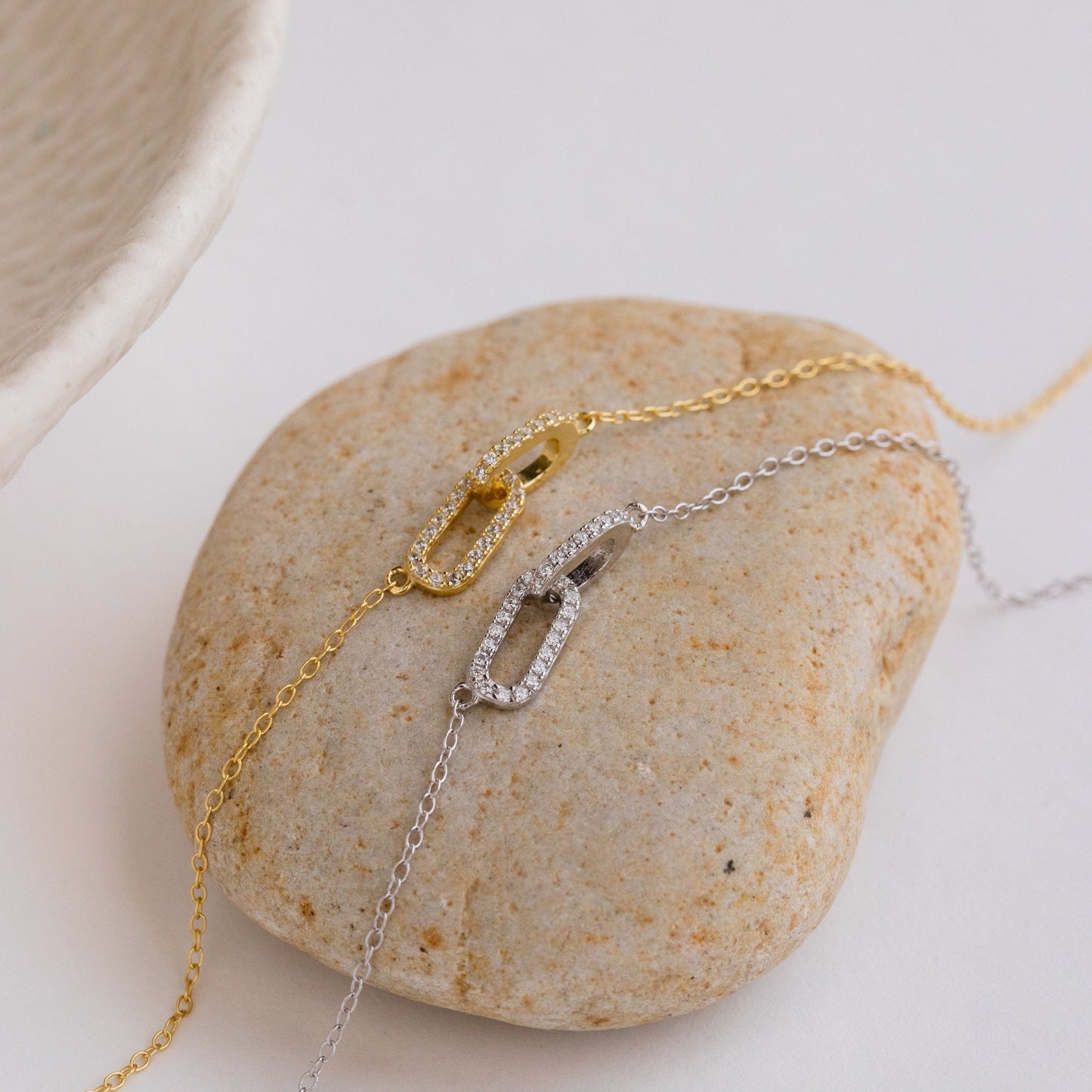 0.20 TCW Round Moissanite Linked Pendant Necklace - farrellouise