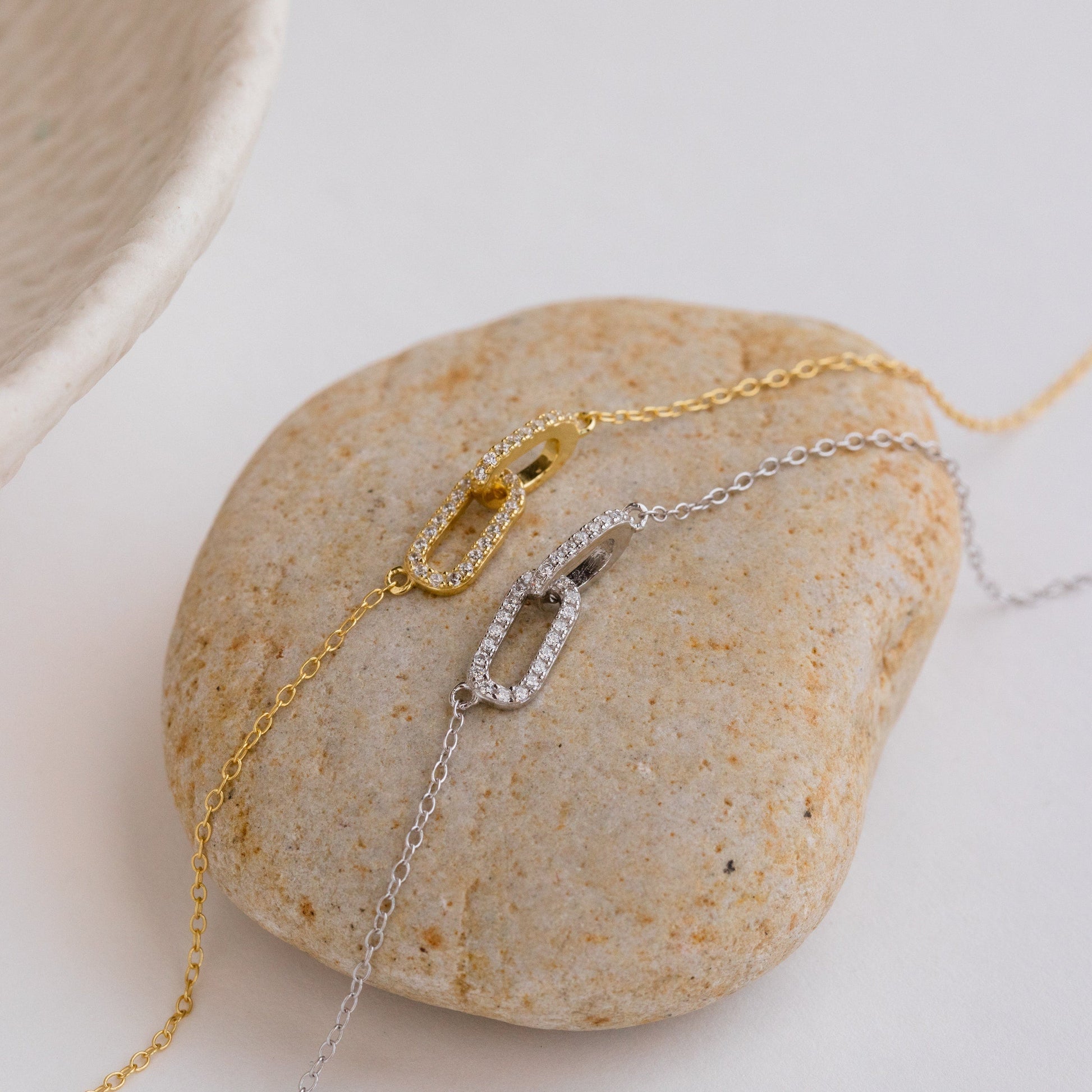 0.20 TCW Round Moissanite Linked Pendant Necklace - farrellouise