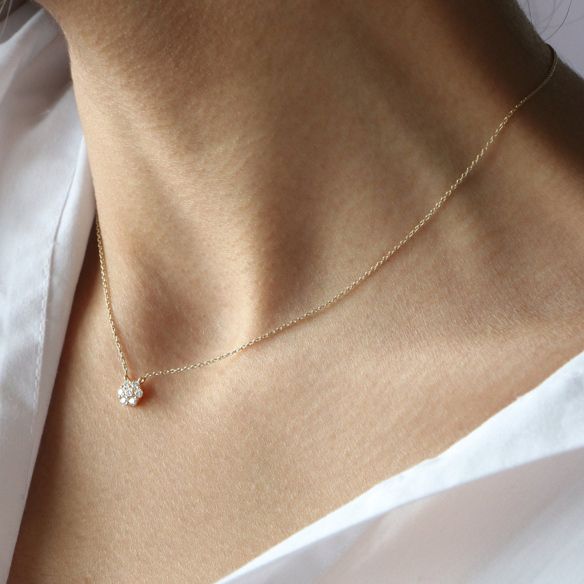 0.21 TCW Round Moissanite Flower Pendant Necklace - farrellouise