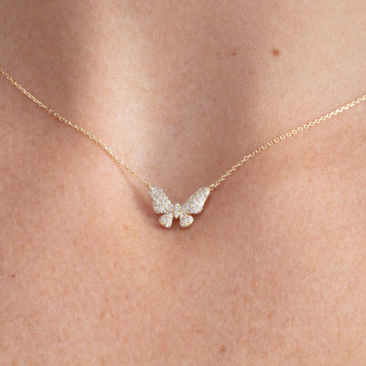 iris_round_pave_butterfly_lab_grown_diamond_necklace_2