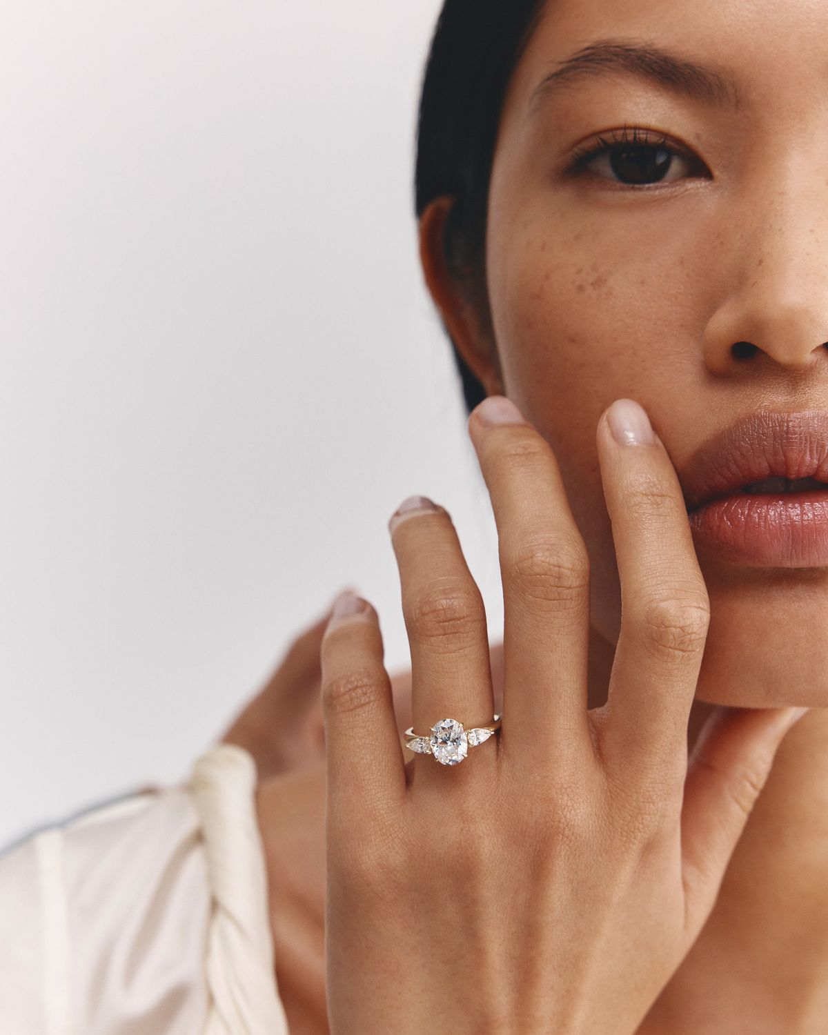 kate_1_5_ct_oval_cut_lab_diamond_three_stone_engagement_ring_3