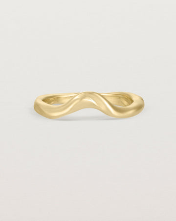 lolly_fluid_style_crown_plain_gold_wedding_band_1