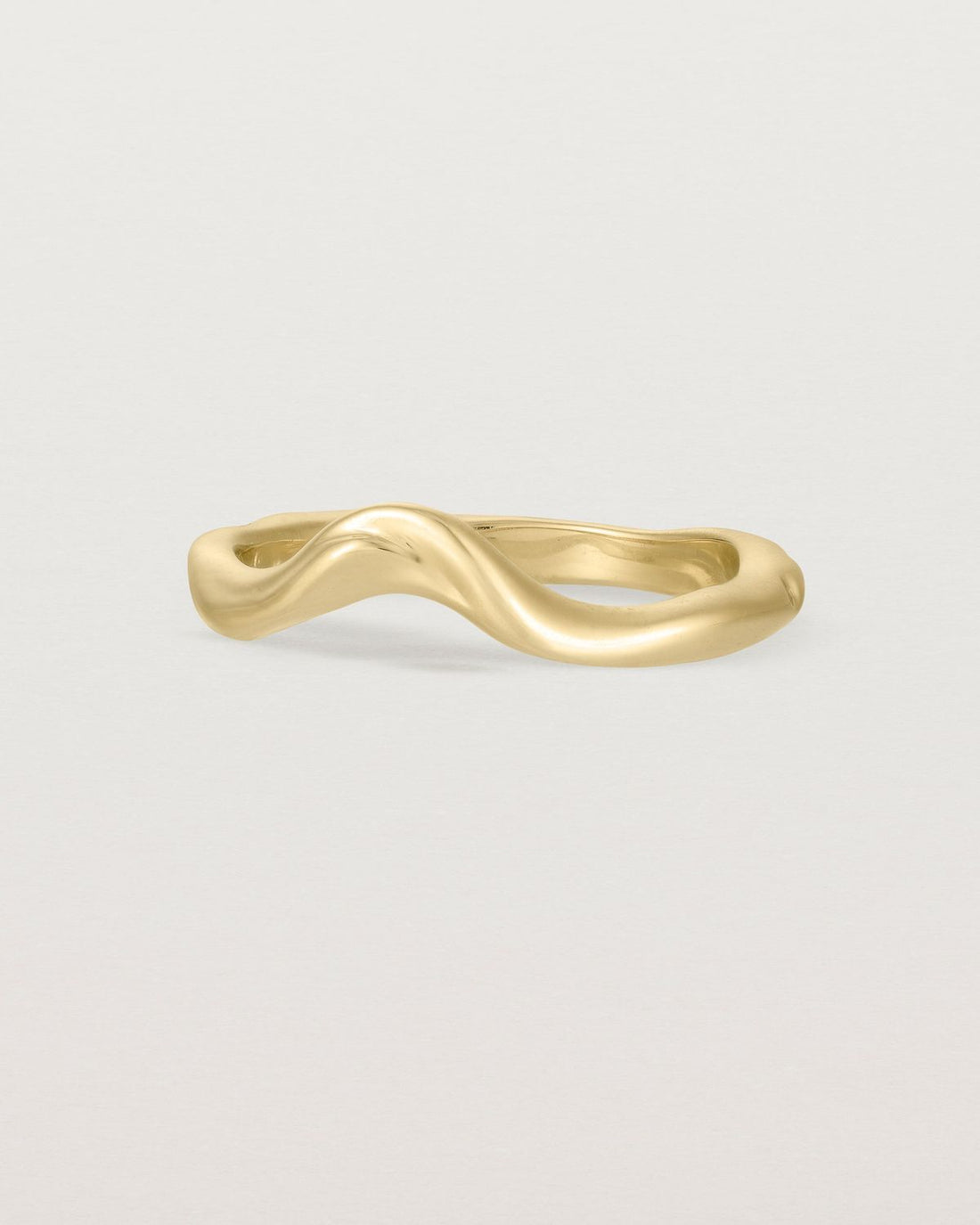 lolly_fluid_style_crown_plain_gold_wedding_band_1