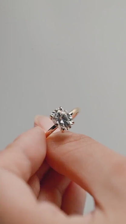 2.0 CT Oval Moissanite Solitaire Engagement Ring