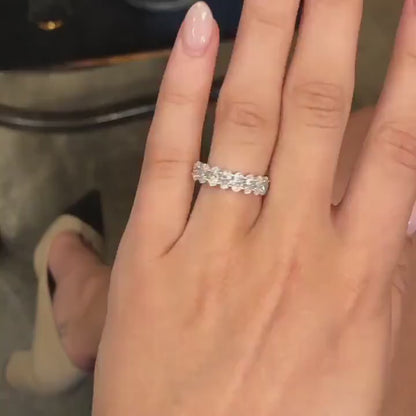 2.76 TCW Oval Shared Prong Moissanite Wedding Band
